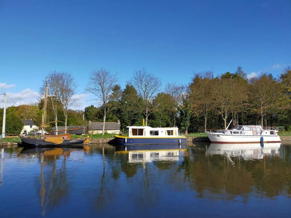 Ille Flottante, Maison Eclusiere Et Hebergements Insolites Sur Le Canal Bed & Breakfast Hede-Bazouges