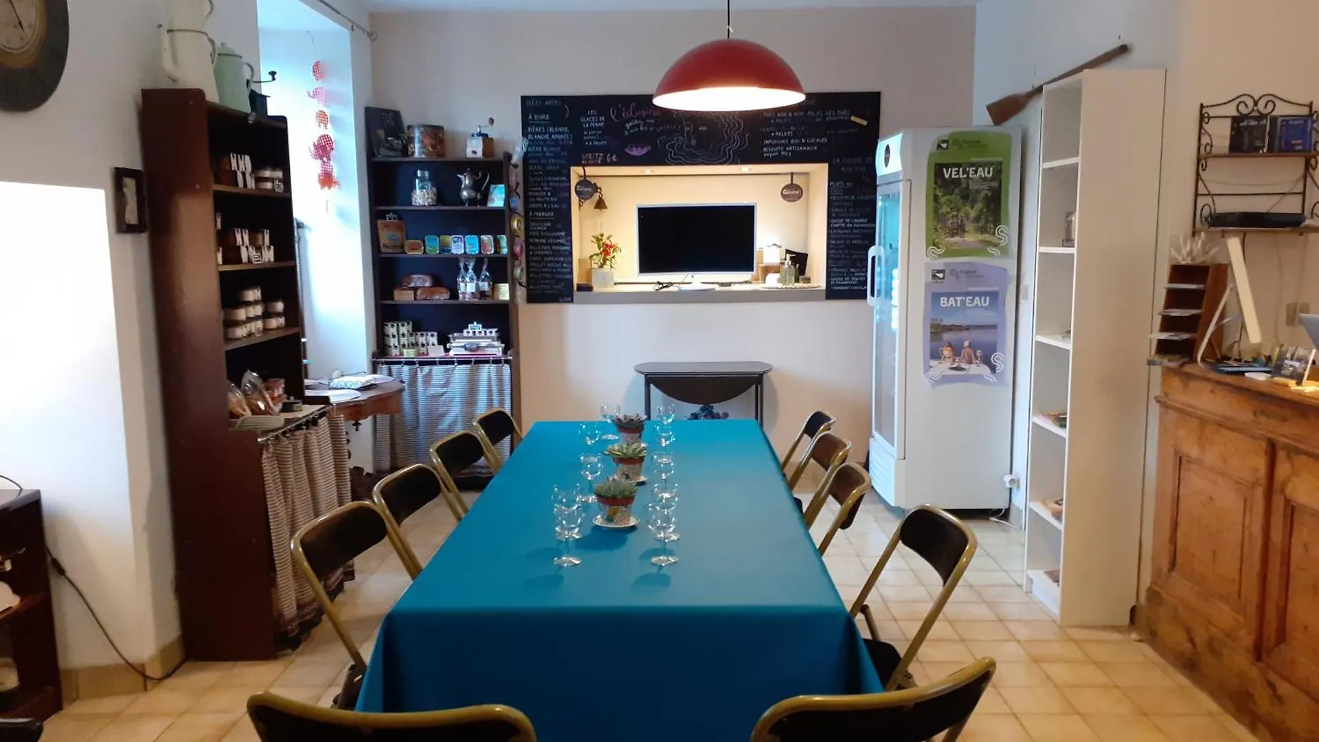 Ille Flottante, Maison Eclusiere Et Hebergements Insolites Sur Le Canal Hede-Bazouges