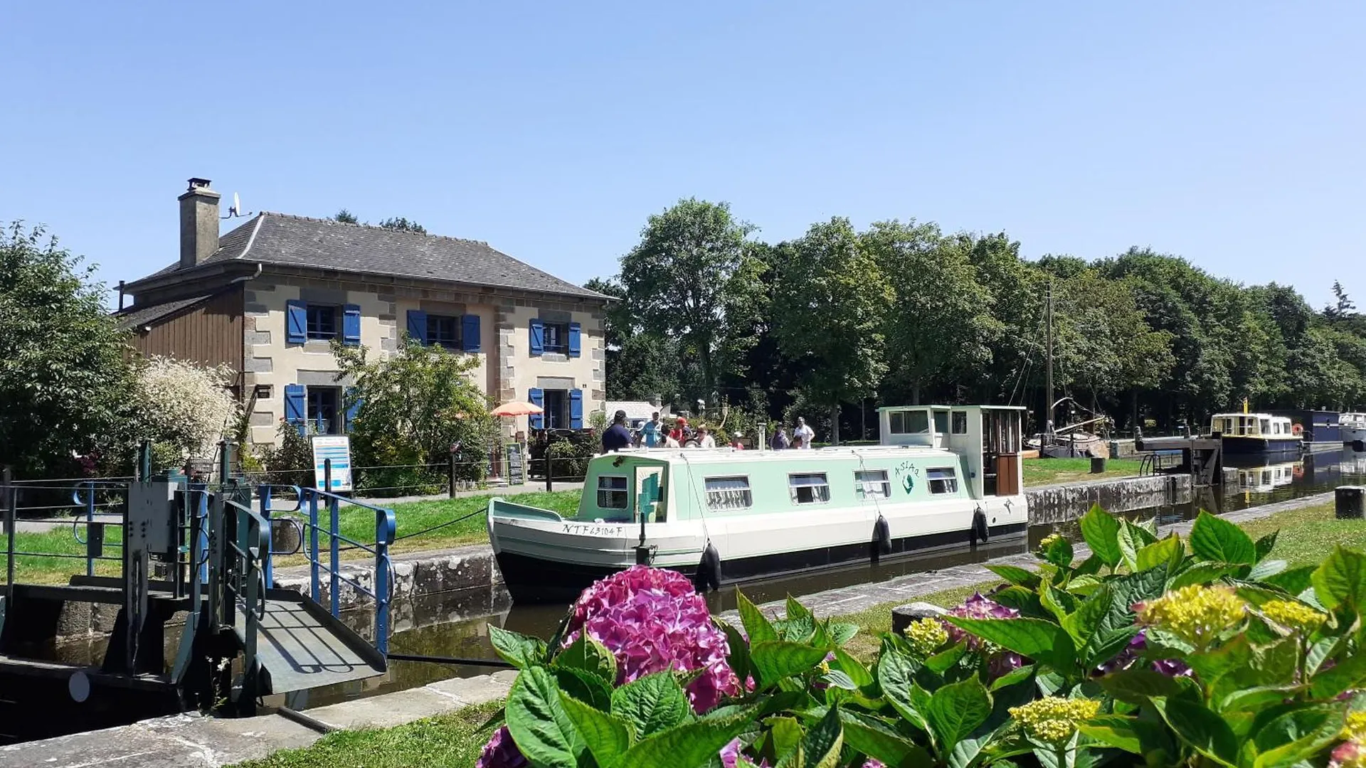 Ille Flottante, Maison Eclusiere Et Hebergements Insolites Sur Le Canal Bed & Breakfast Hede-Bazouges