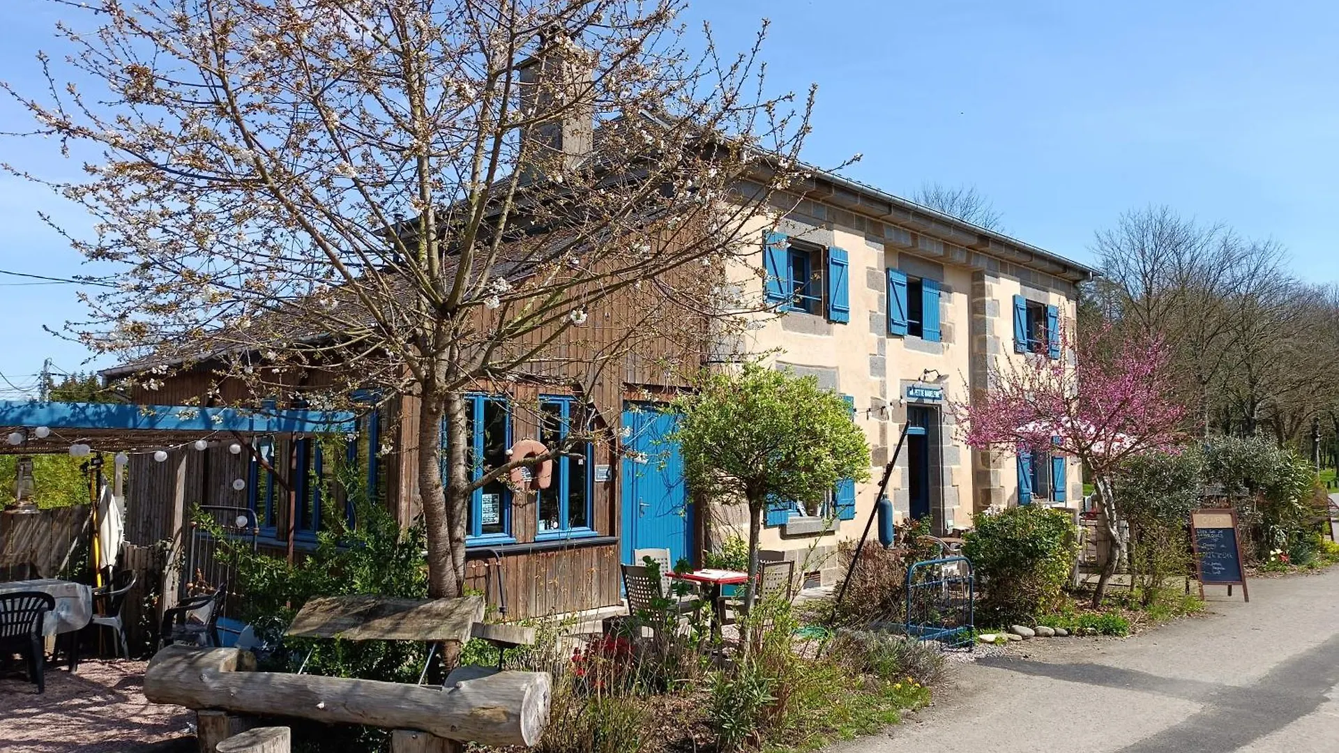 Ille Flottante, Maison Eclusiere Et Hebergements Insolites Sur Le Canal contacts