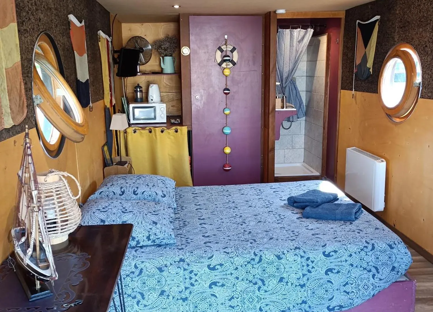 Ille Flottante, Maison Eclusiere Et Hebergements Insolites Sur Le Canal Hede-Bazouges Bed & Breakfast