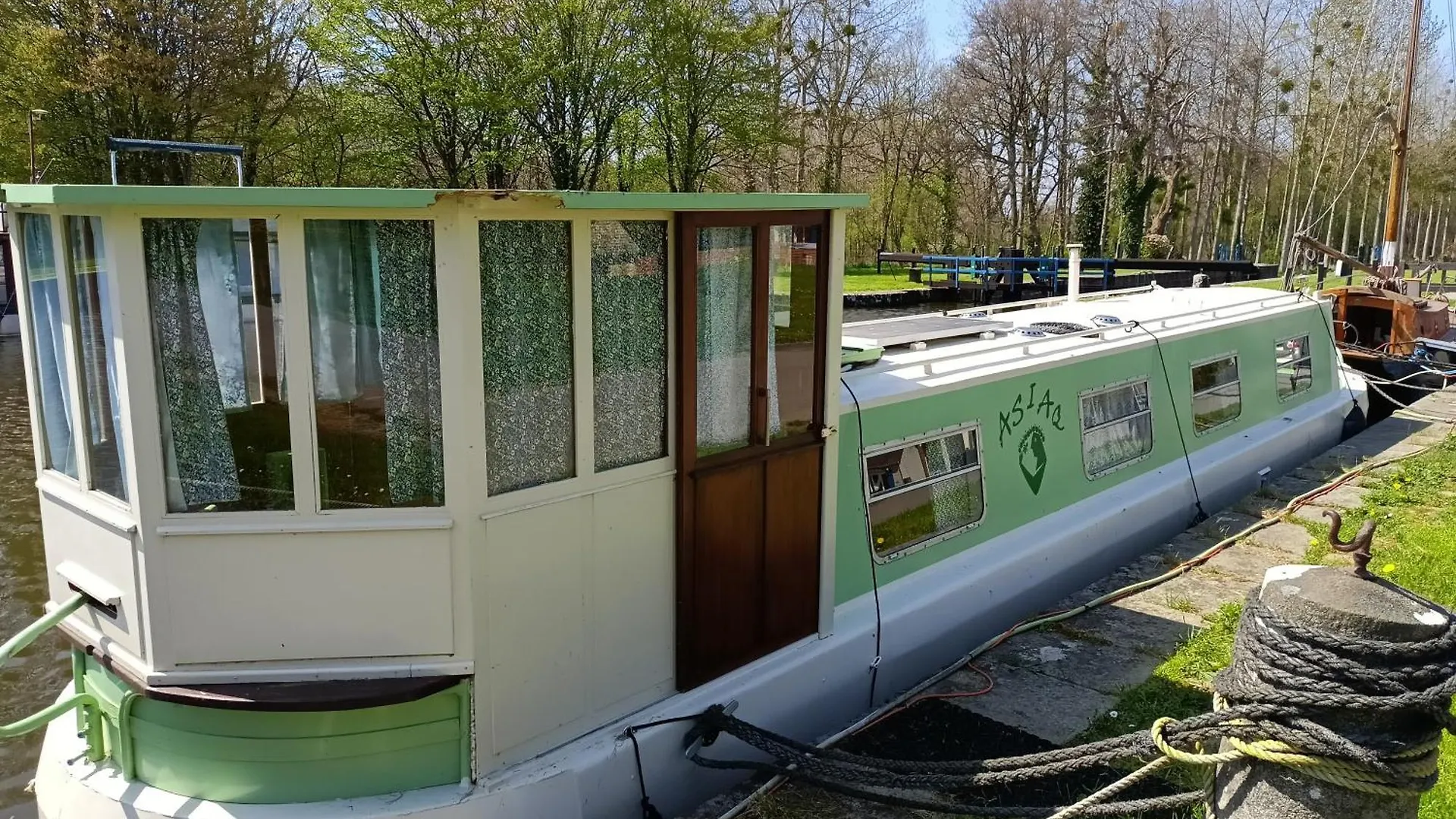 Ille Flottante, Maison Eclusiere Et Hebergements Insolites Sur Le Canal Hede-Bazouges Bed & Breakfast